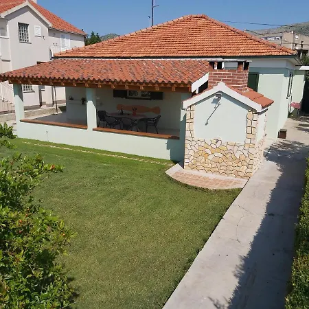 House Petar By Sea